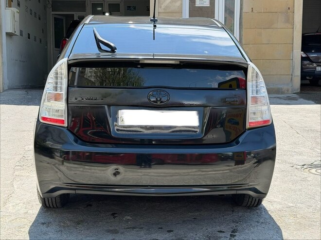 Toyota Prius-5