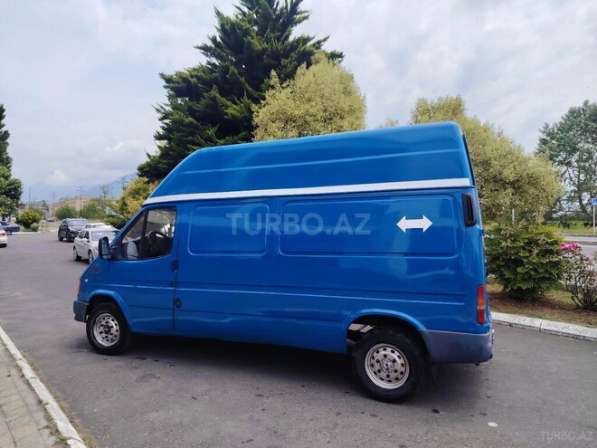 Ford Transit-6