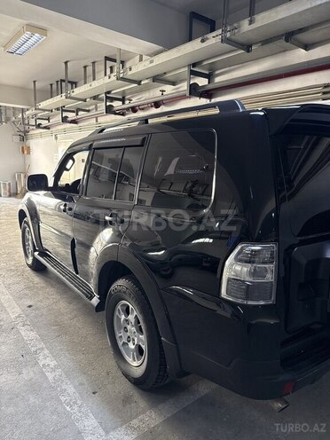 Mitsubishi Pajero-6