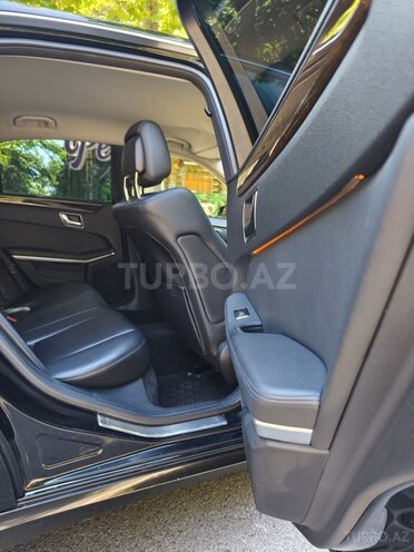 Mercedes E 250-11