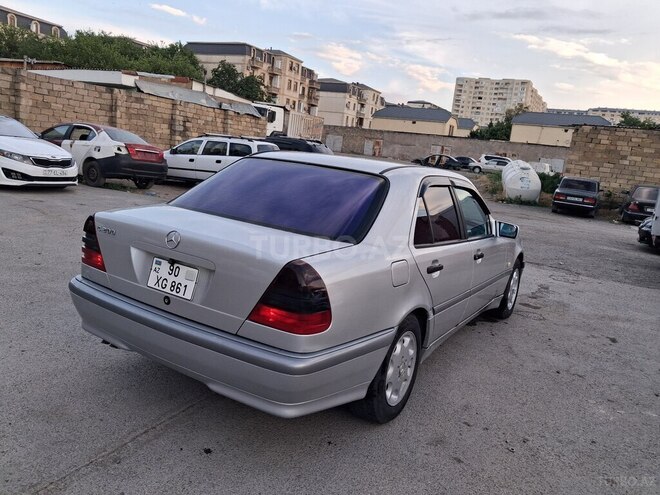 Mercedes C 200-11