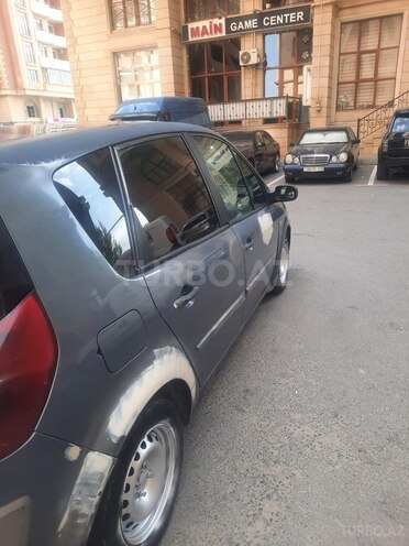 Renault Scenic-12