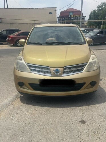 Nissan Tiida-1