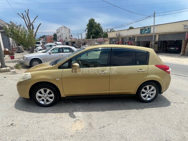 Nissan Tiida-4