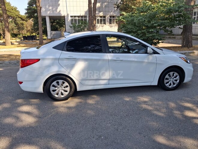 Hyundai Accent-4