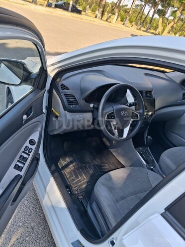 Hyundai Accent-5