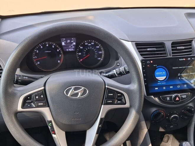 Hyundai Accent-7