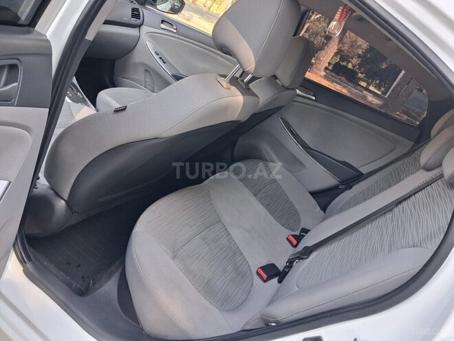 Hyundai Accent-6