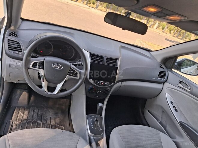 Hyundai Accent-8