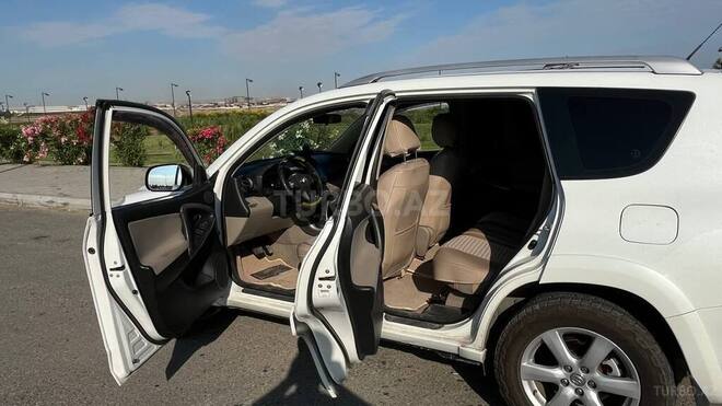 Toyota RAV4-14