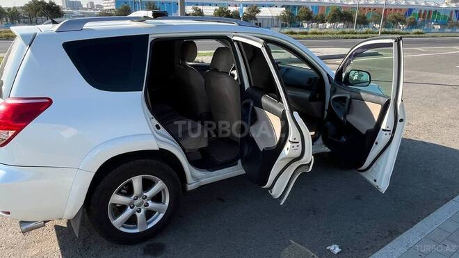 Toyota RAV4-11