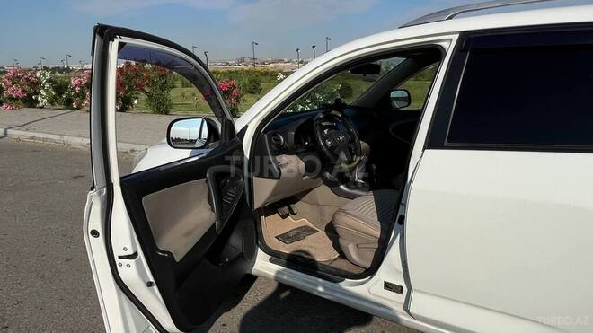 Toyota RAV4-12