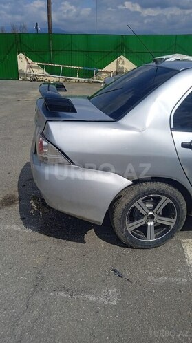 Mitsubishi Lancer-4