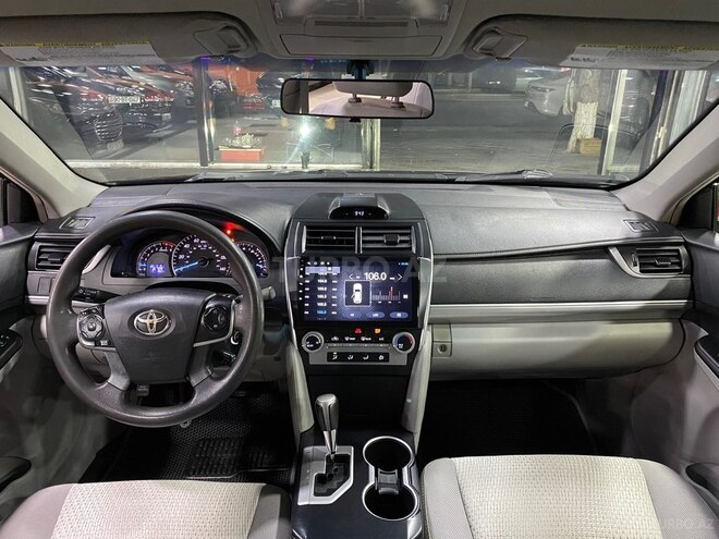 Toyota Camry-12