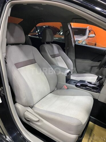 Toyota Camry-13