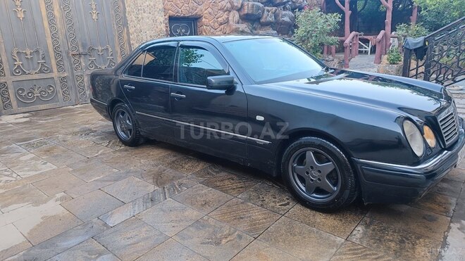 Mercedes E 230-6