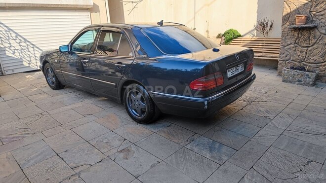 Mercedes E 230-9