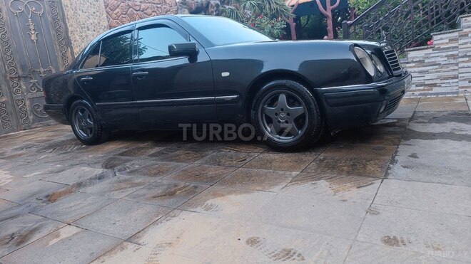 Mercedes E 230-11