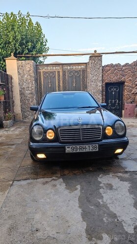 Mercedes E 230-1