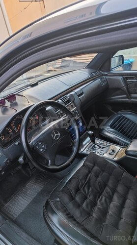 Mercedes E 230-4