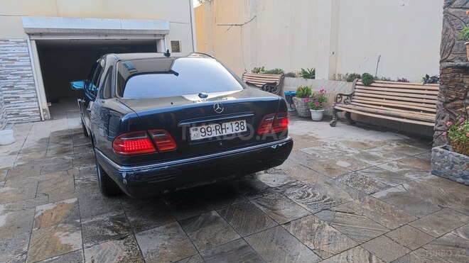 Mercedes E 230-2