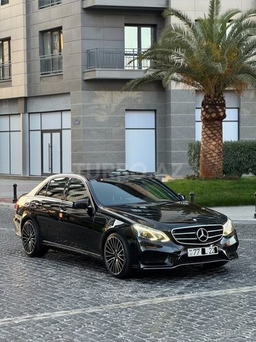 Mercedes E 220-1