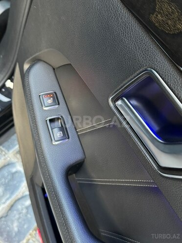 Mercedes E 220-11