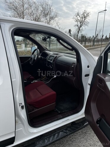 Nissan Navara-11