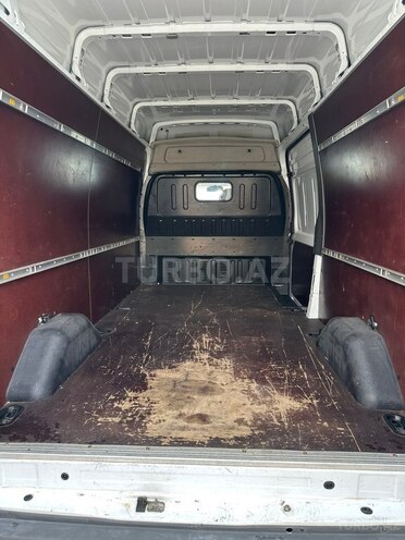 Ford Transit-15