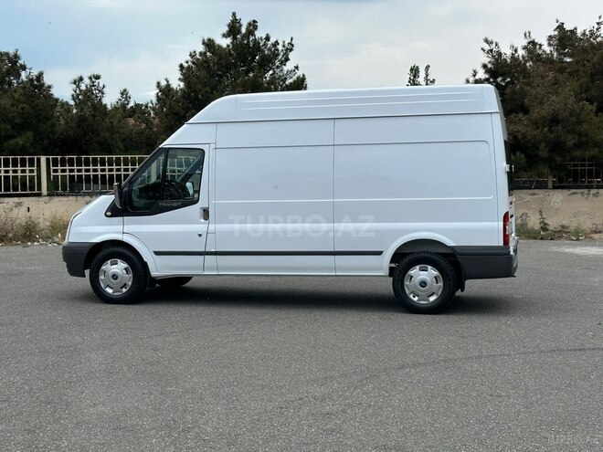 Ford Transit-7