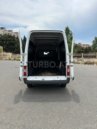 Ford Transit-14