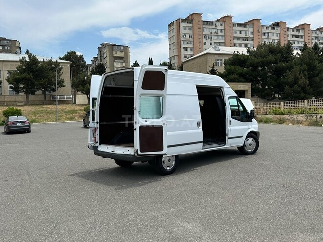 Ford Transit-16