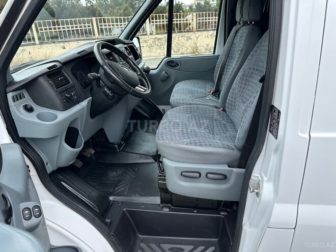 Ford Transit-8