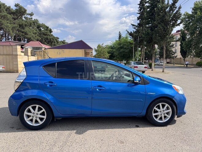 Toyota Prius C-3