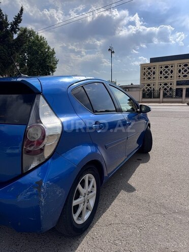 Toyota Prius C-5