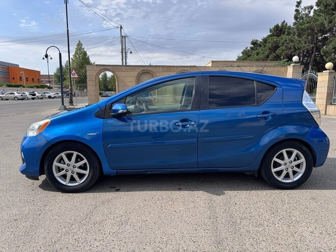 Toyota Prius C-4
