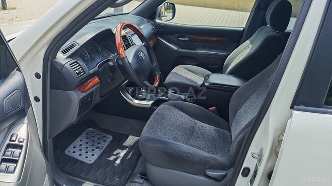 Toyota Land Cruiser Prado-8