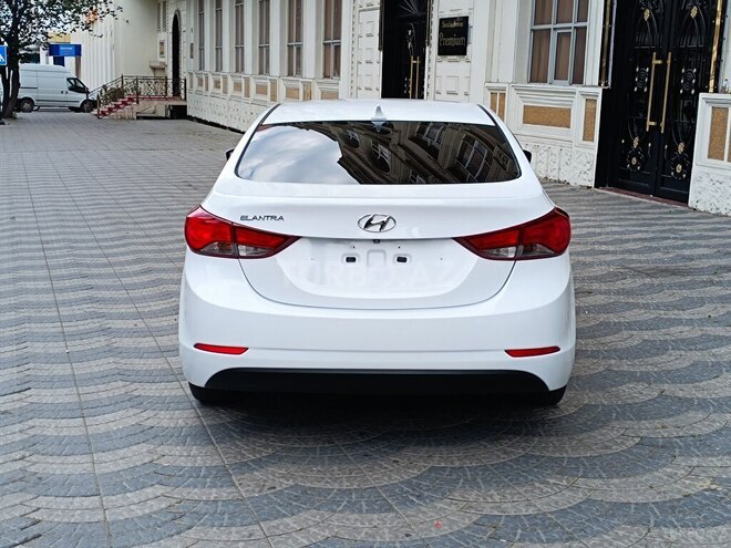 Hyundai Elantra-6