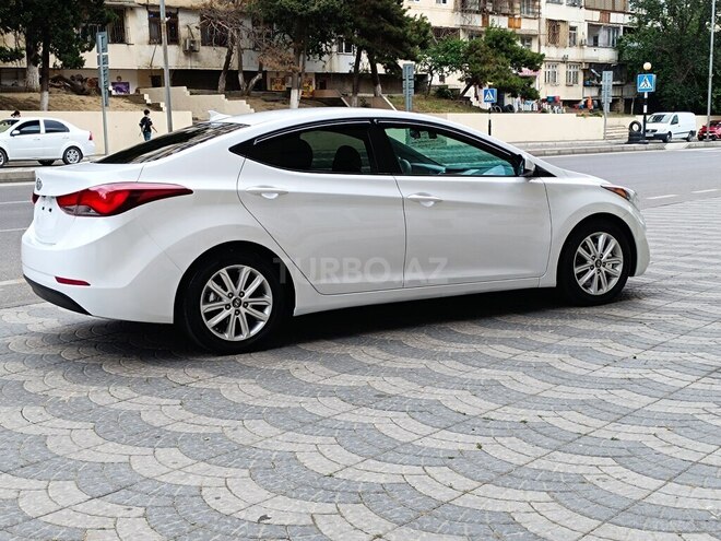 Hyundai Elantra-4
