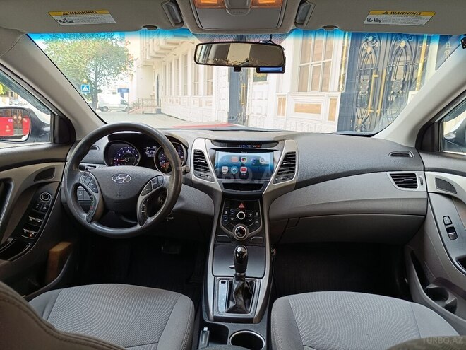 Hyundai Elantra-16