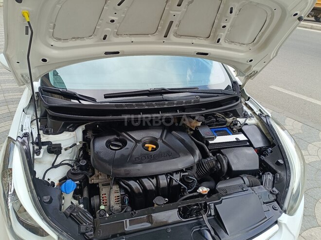 Hyundai Elantra-14