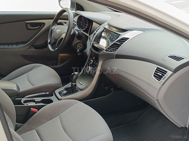 Hyundai Elantra-17