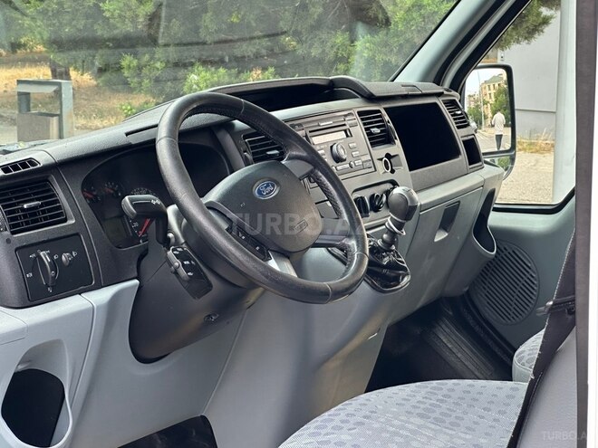 Ford Transit-7