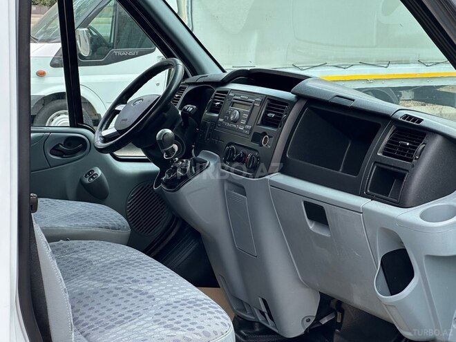 Ford Transit-8