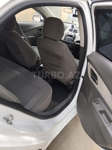 Chevrolet Cobalt-13