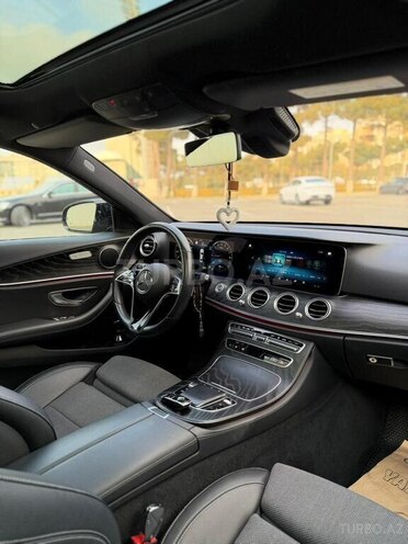 Mercedes E 300 e-13