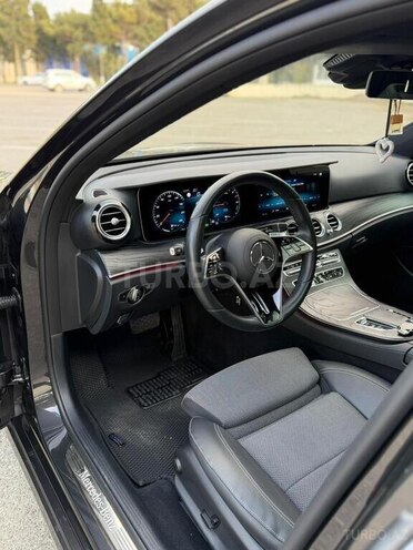Mercedes E 300 e-11