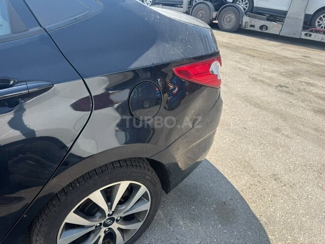 Hyundai Accent-7