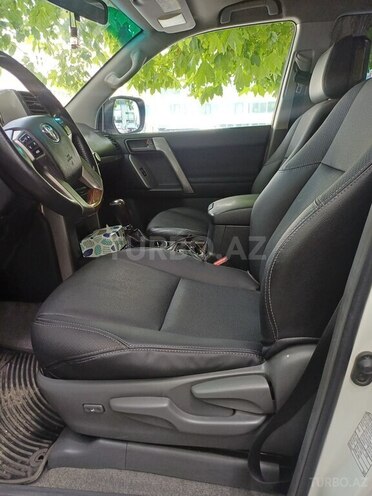 Toyota Land Cruiser Prado-11