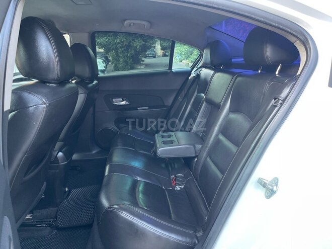 Chevrolet Cruze-13